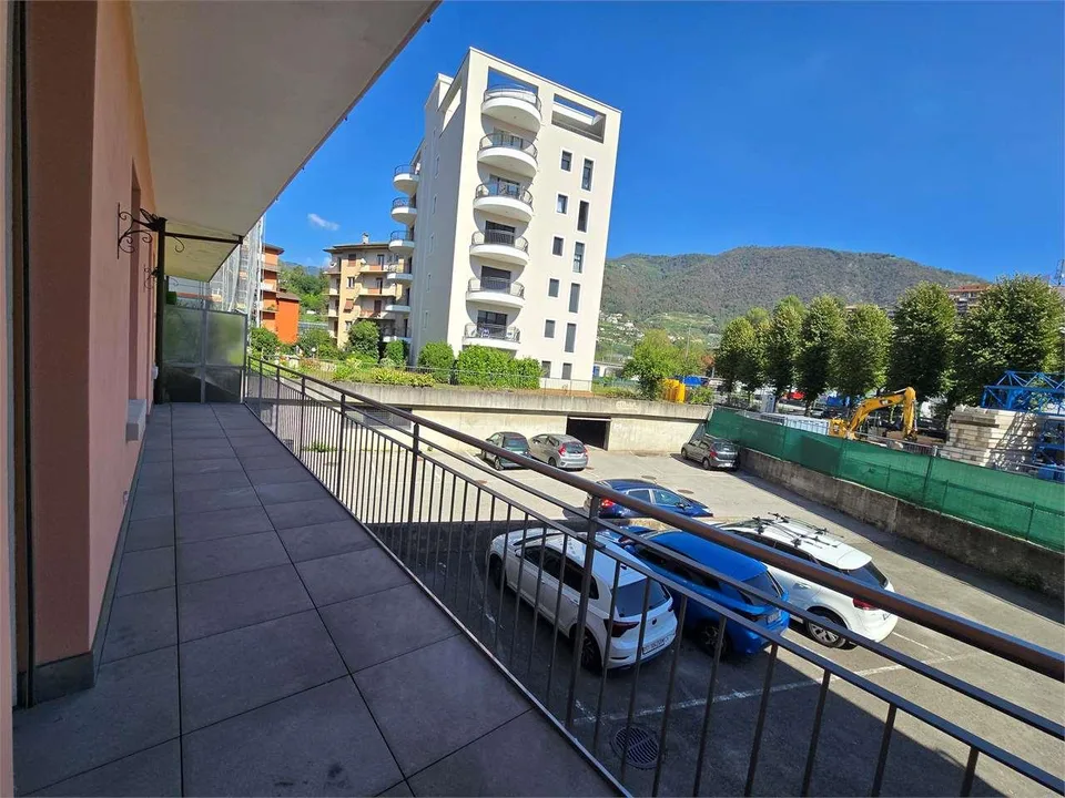 Chiasso (Via Puccini 2) - Großes 3.5-Zimmer-Apartment mit 95 m² im EG mit großem Balkon – Foto 5 von 13