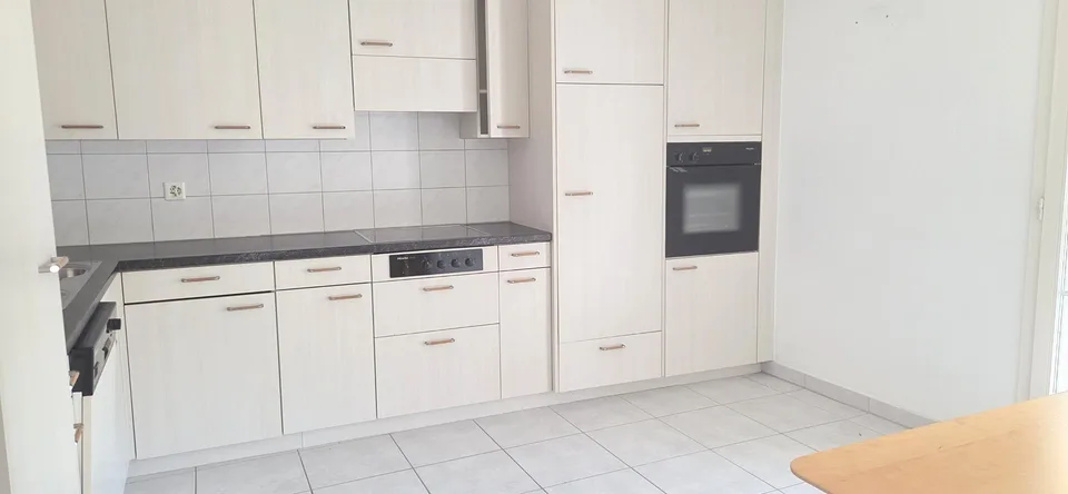 Grosszügige 5.5-Zimmer-Wohnung mit Balkon + schöner Aussicht in – foto 6 di 18