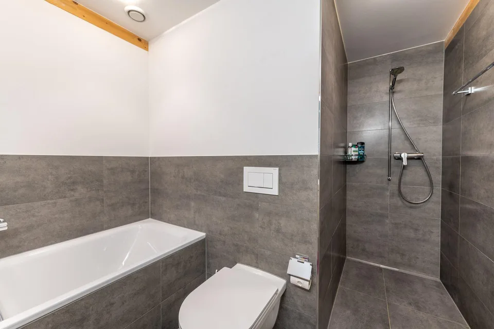 Spacious living with 24 m² terrace – photo 12 of 13