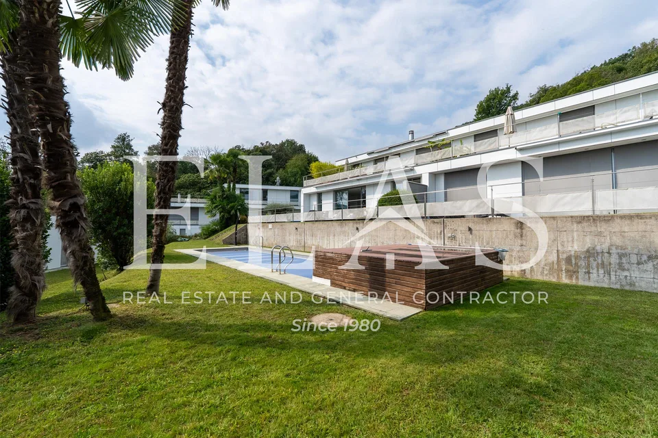 Elegante 2.5 locali con giardino privato e piscina condominiale – photo 2 sur 12
