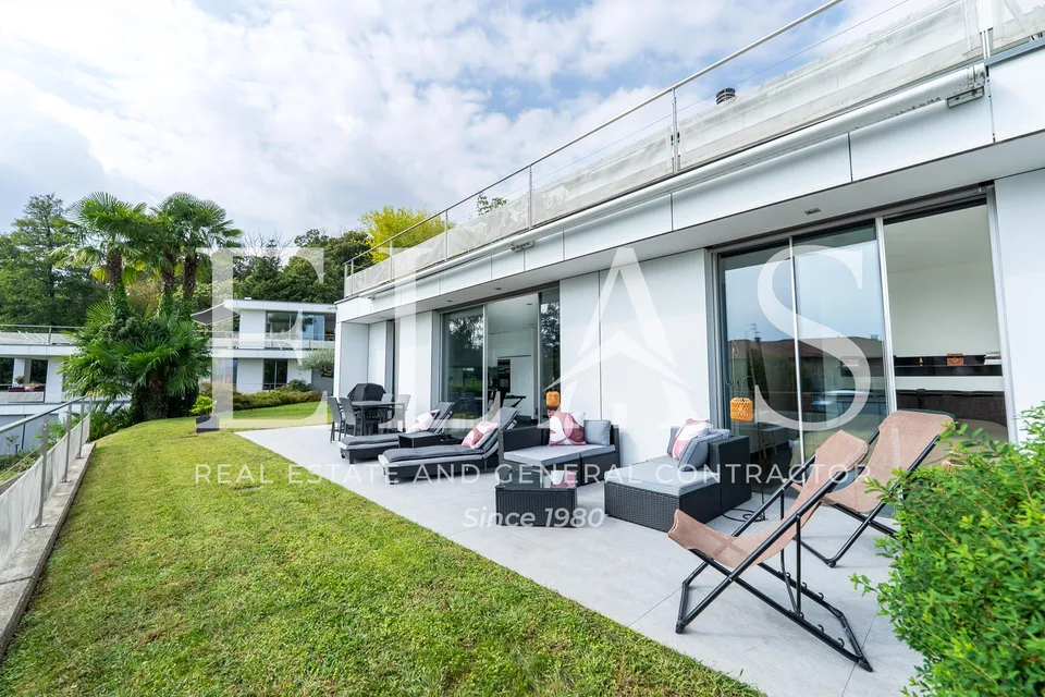 Elegante 2.5 locali con giardino privato e piscina condominiale – photo 4 sur 12