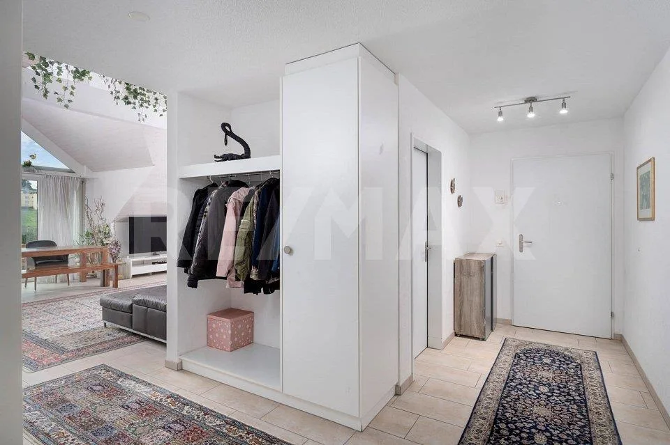 Traumhafte 5.5-Zimmer-Wohnung in Würenlos mit grosszügiger Galerie. – Foto 3 von 13