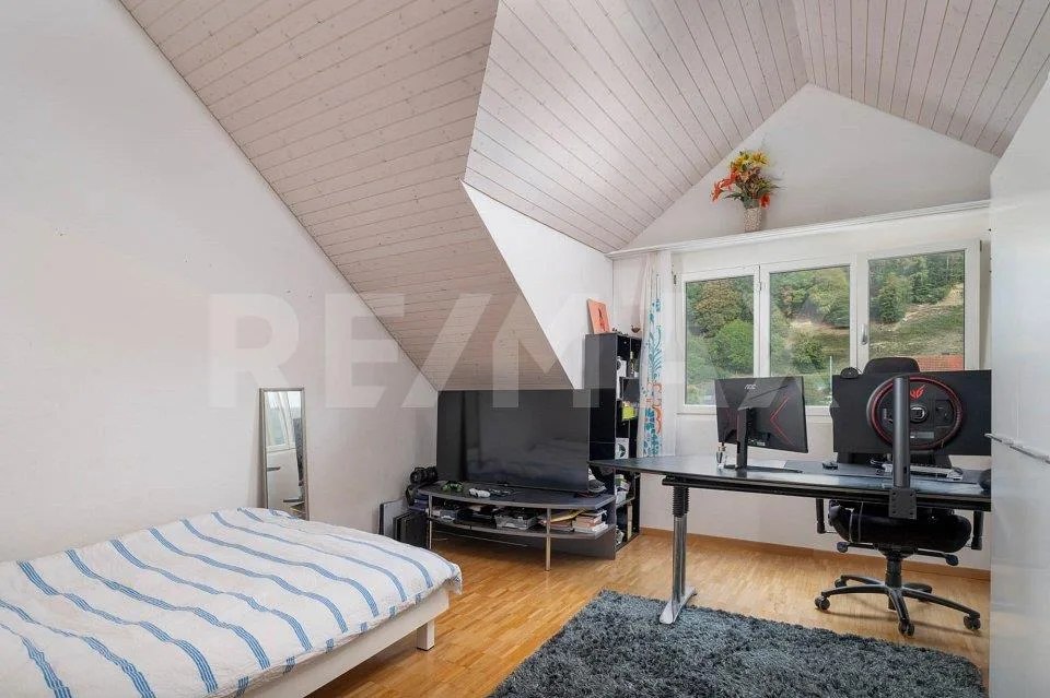 Traumhafte 5.5-Zimmer-Wohnung in Würenlos mit grosszügiger Galerie. – Foto 5 von 13