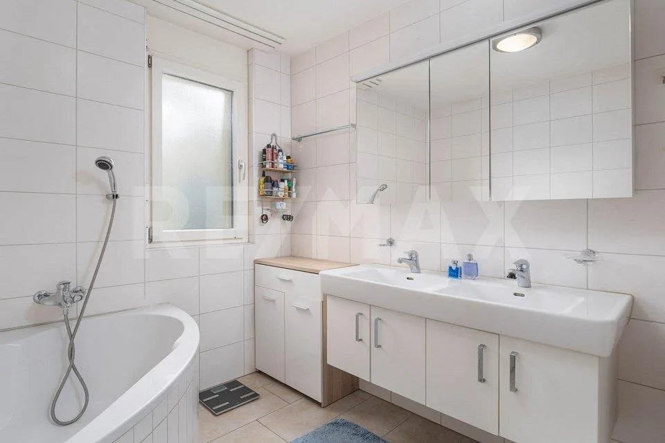 Traumhafte 5.5-Zimmer-Wohnung in Würenlos mit grosszügiger Galerie. – Foto 8 von 13
