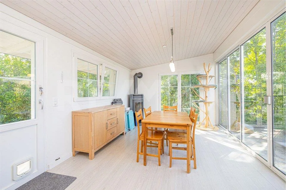 Detached single-family house with a far-reaching view, winter garden & feel-good ambiance – photo 10 of 13
