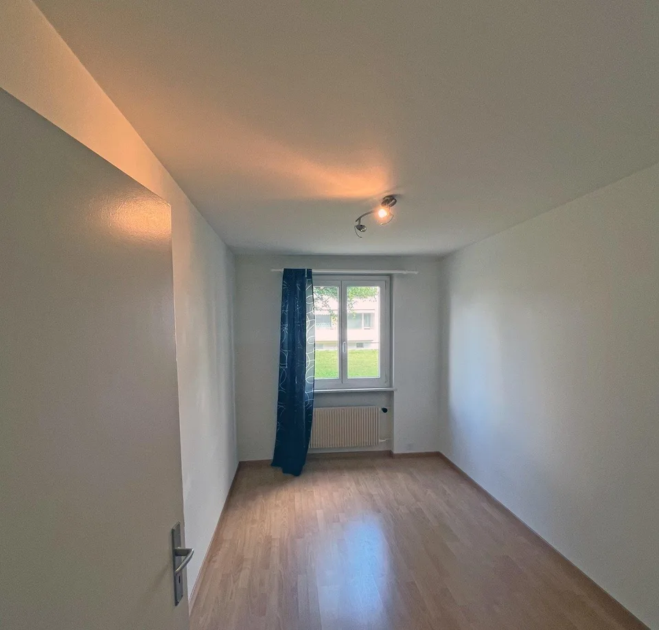 Appartement 3 pièces partiellement rénové dans un quartier calme – photo 7 sur 8