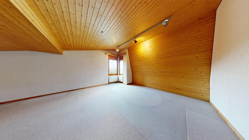 Middle Row Single Family House with Conservatory and Garage – photo 10 of 12