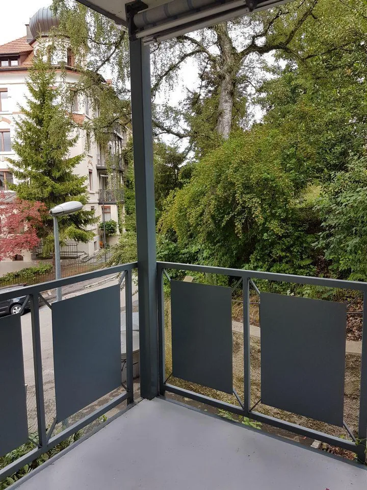 Vivre au-dessus des toits de la ville avec un balcon pour tomber amoureux – photo 7 sur 8