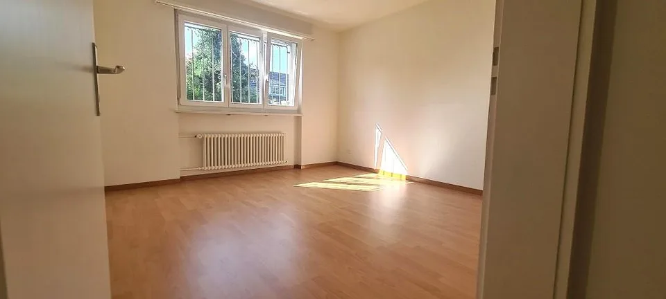 Schönes freistehendes Einfamilien-Haus in ruhigem Quartier – Foto 7 von 13
