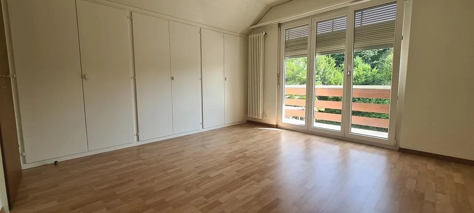 Schönes freistehendes Einfamilien-Haus in ruhigem Quartier – Foto 5 von 13