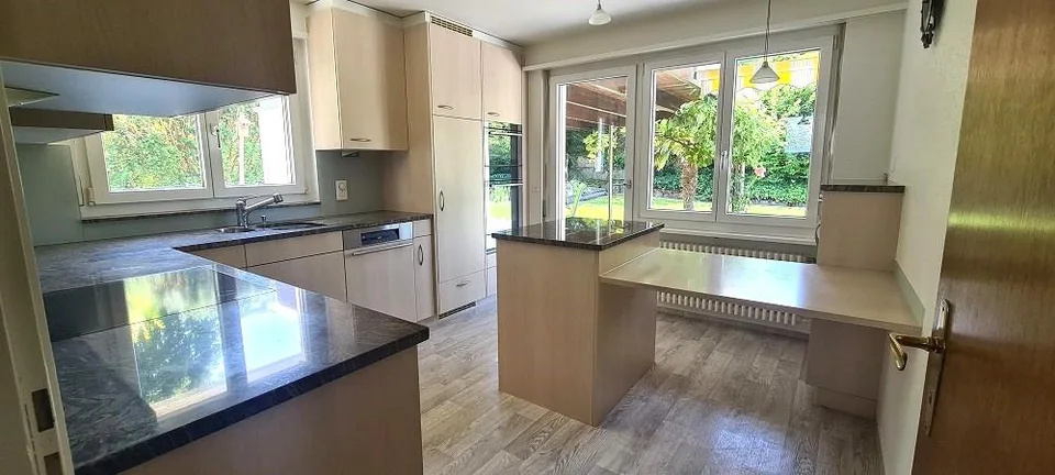 Schönes freistehendes Einfamilien-Haus in ruhigem Quartier – Foto 3 von 13
