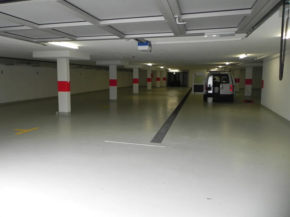 Tiefgaragenplätze zu vermieten – Foto 4 von 4
