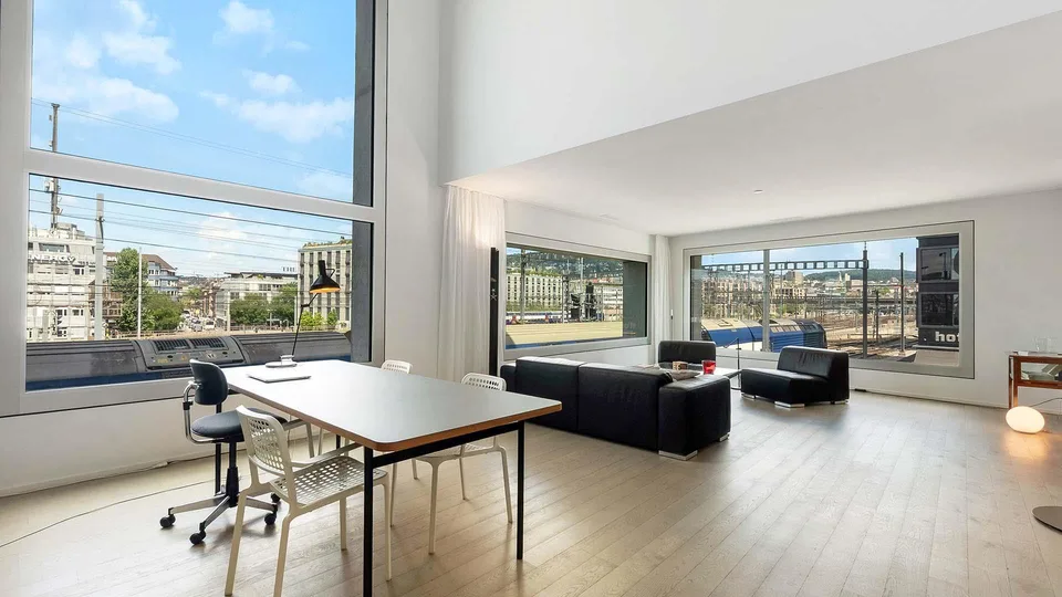 Maison urbaine avec vue sur la vie de la ville – photo 3 sur 4