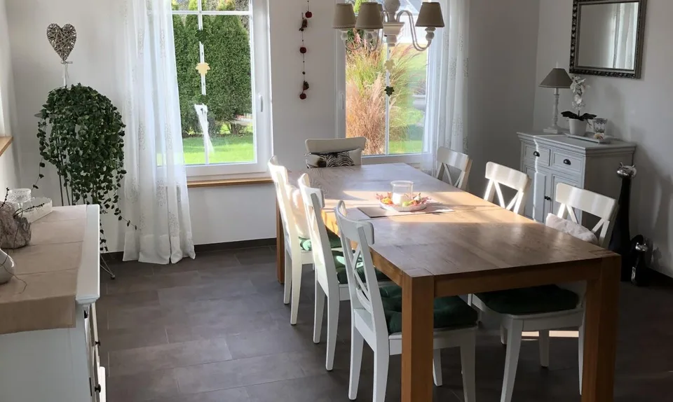 8.5 - Zimmer Einfamilienhaus mit viel Platz, Garten & ruhiger Wohnlage – Foto 9 von 13