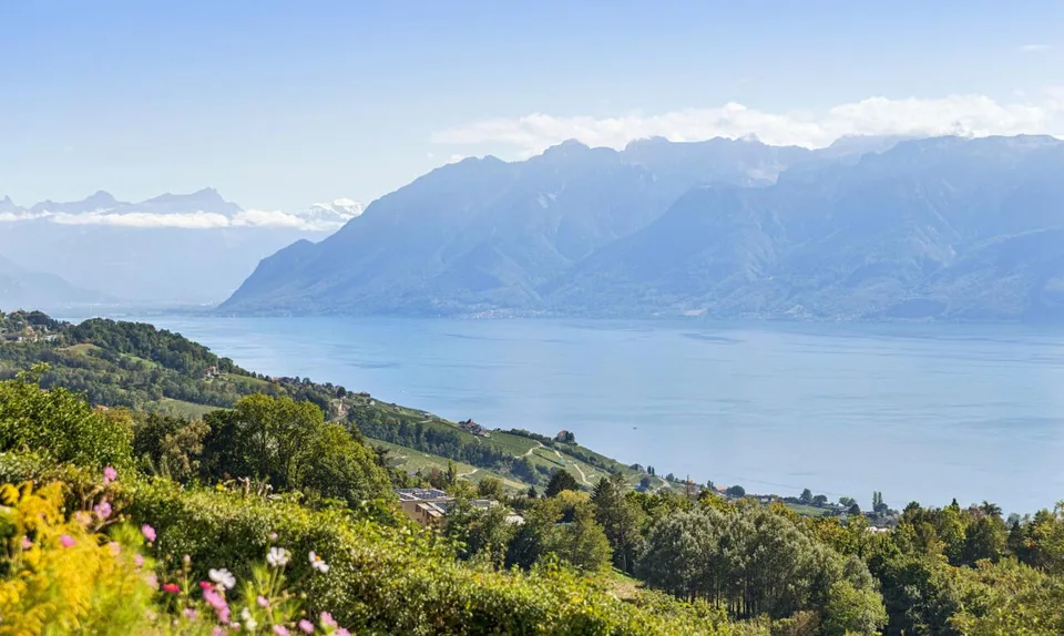 Magnifique villa individuelle avec vue imprenable sur le lac à Belmont – Foto 2 von 11