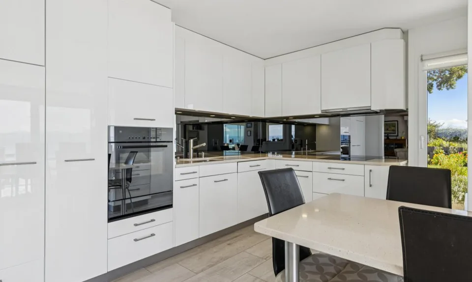 Magnifique villa individuelle avec vue imprenable sur le lac à Belmont – Foto 8 von 11