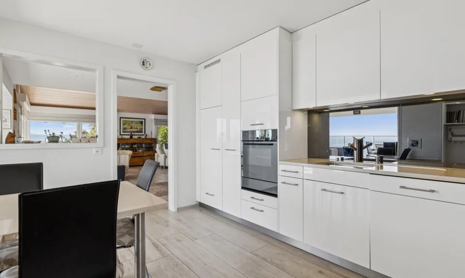 Magnifique villa individuelle avec vue imprenable sur le lac à Belmont – Foto 10 von 11