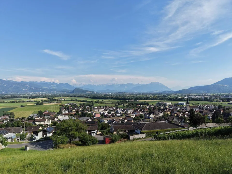 Baulandparzelle am Südhang mit Weitsicht über das Rheintal – foto 2 di 10