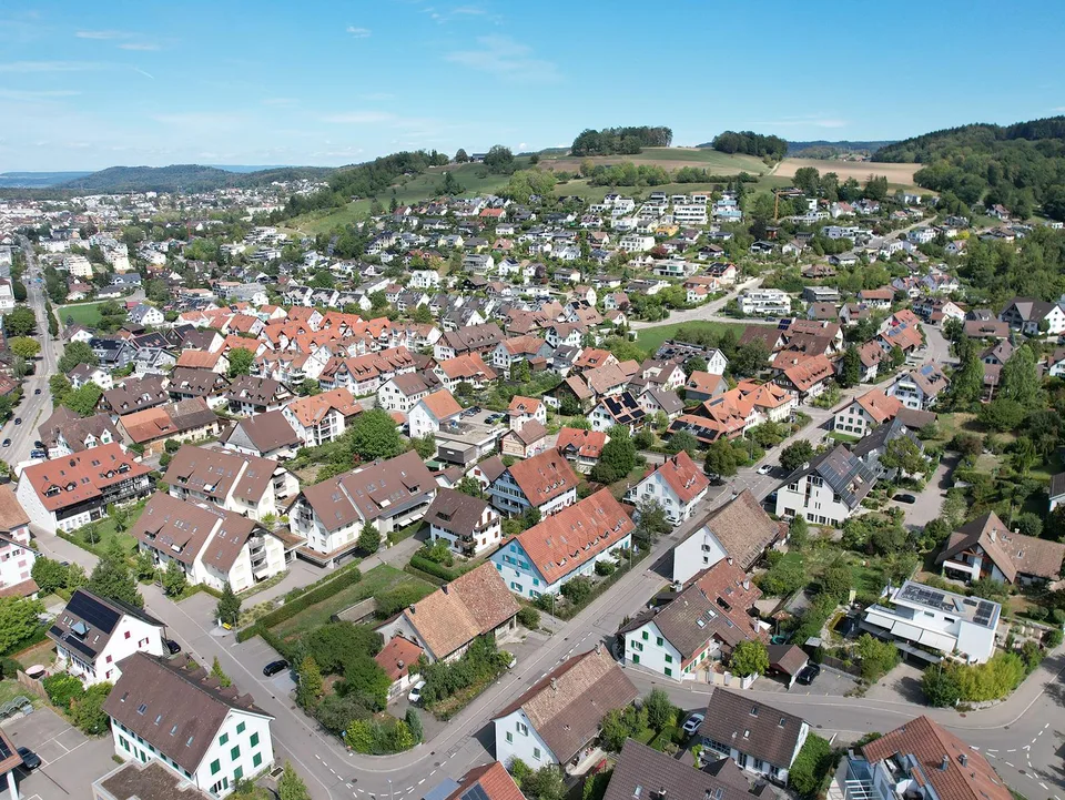3.5-Zimmer-Maisonettewohnung im Dorfzentrum mit zwei Autoeinstellplätz – foto 13 di 13