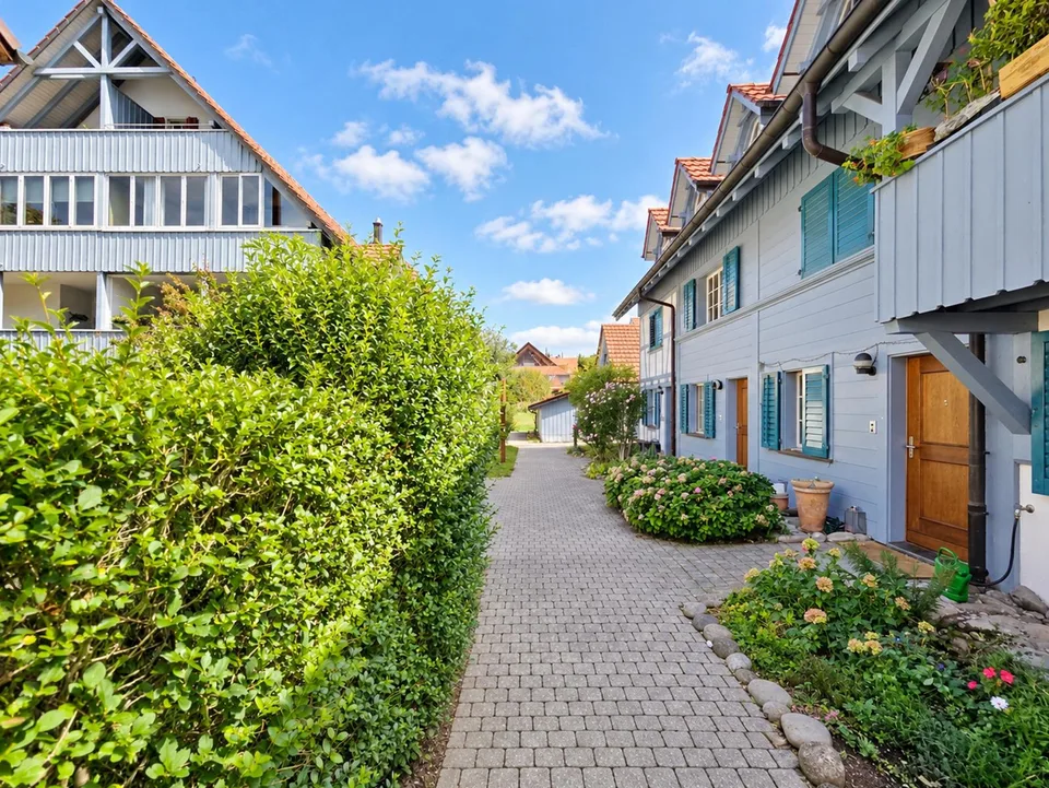 3.5-Zimmer-Maisonettewohnung im Dorfzentrum mit zwei Autoeinstellplätz – foto 4 di 13