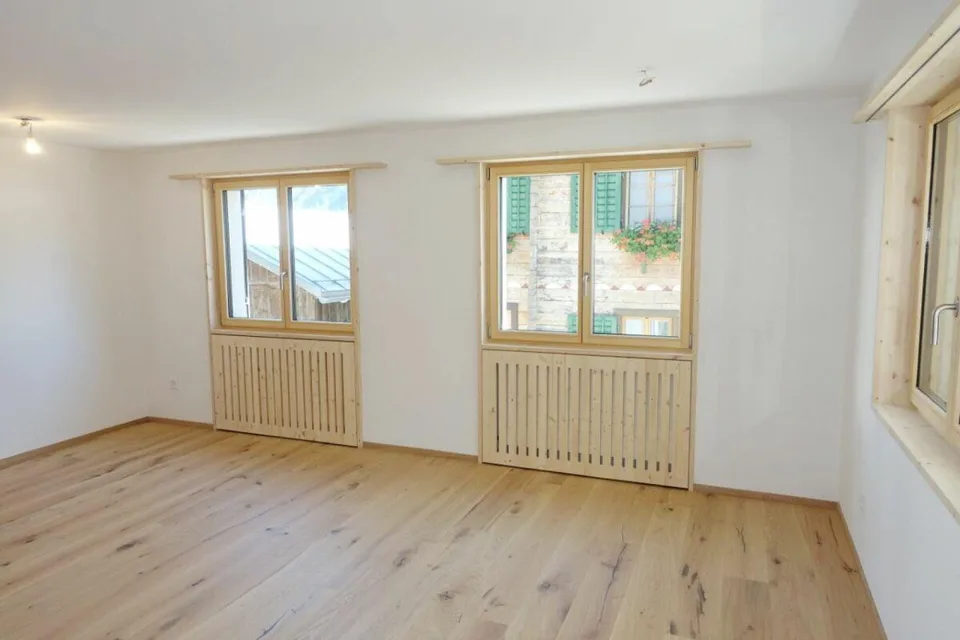 Casa a due famiglie con due appartamenti di 4,5 locali, appartamento n. 1 – foto 2 di 13