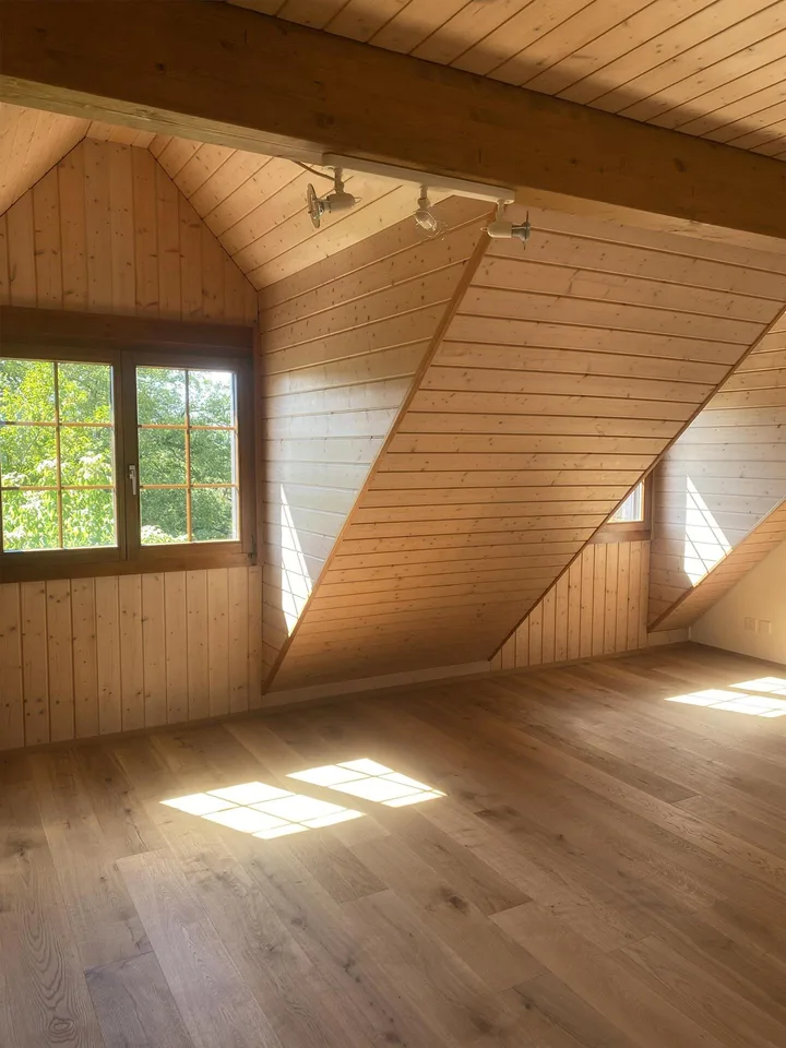 Helle 3.5-Zimmer-Dachwohnung mit Balkon und Weitsicht – Foto 5 von 11