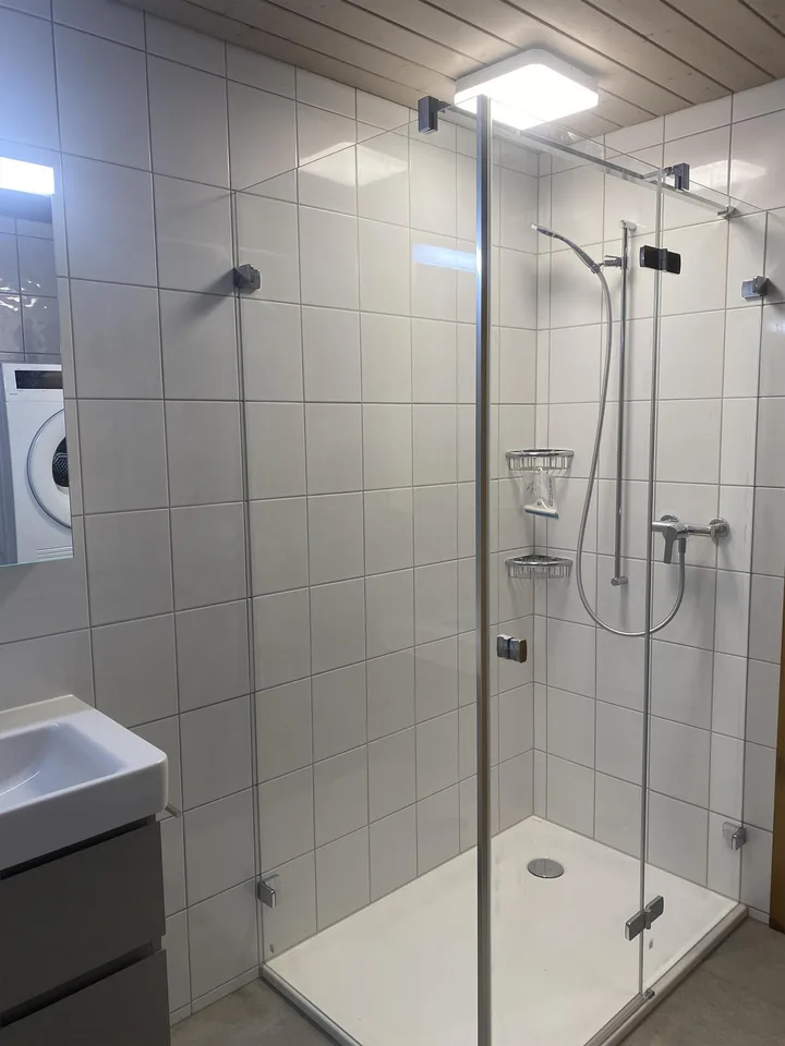 Helle 3.5-Zimmer-Dachwohnung mit Balkon und Weitsicht – Foto 8 von 11