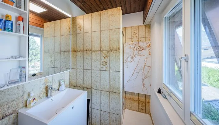 EINFAMILIENHAUS MIT AUSSERGEWÖHNLICHER GARTENOASE UND SCHWIMMTEICH – Foto 6 von 8