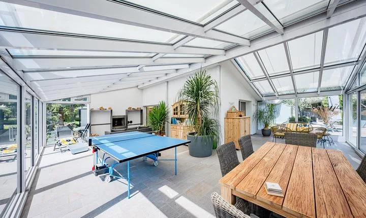 EINFAMILIENHAUS MIT AUSSERGEWÖHNLICHER GARTENOASE UND SCHWIMMTEICH – Foto 7 von 8