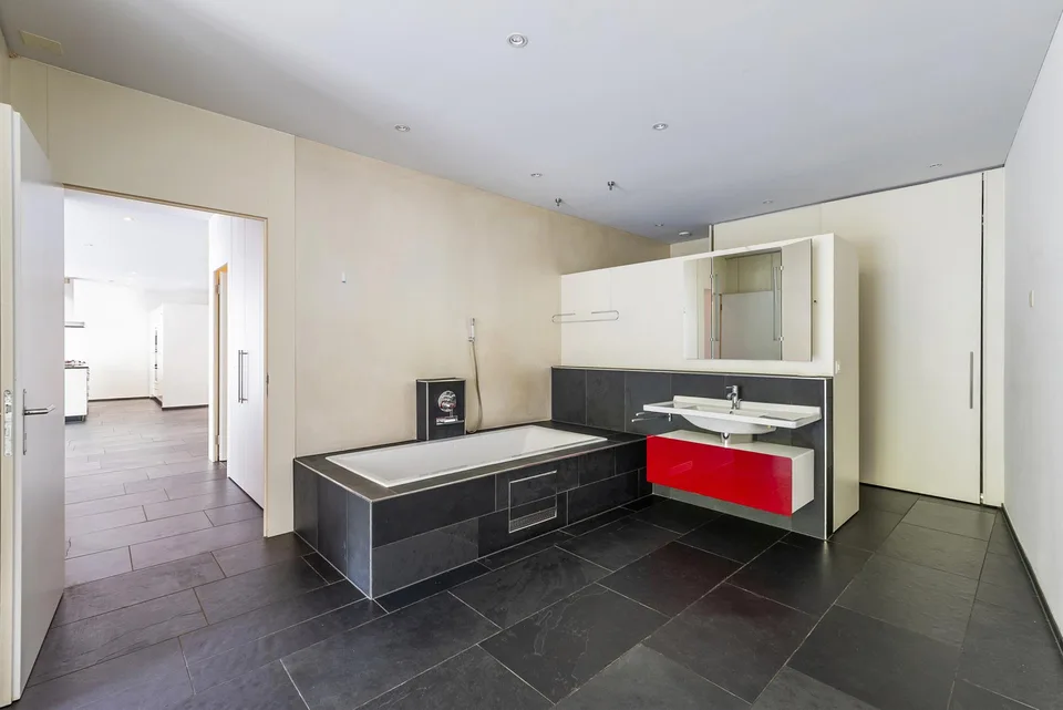 Repräsentatives Wohnen auf 168m2 direkt am Fluss: 3.5 Zimmer in Ennetbaden – Foto 6 von 13