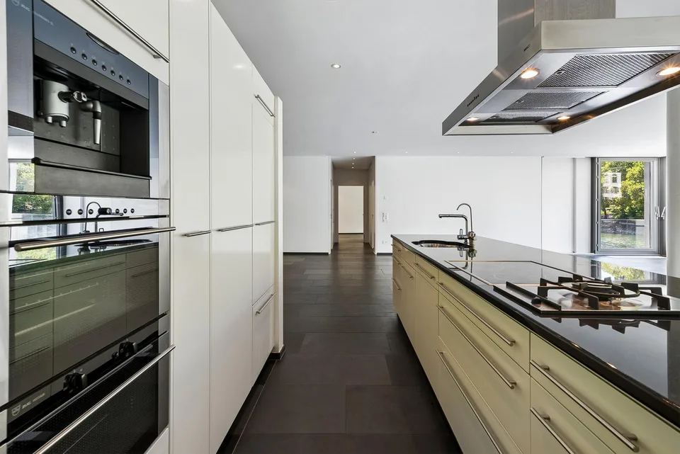 Repräsentatives Wohnen auf 168m2 direkt am Fluss: 3.5 Zimmer in Ennetbaden – Foto 5 von 13