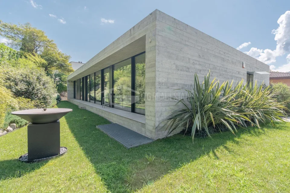 ELEGANT MODERN VILLA SURROUNDED BY GREENERY – photo 6 of 15