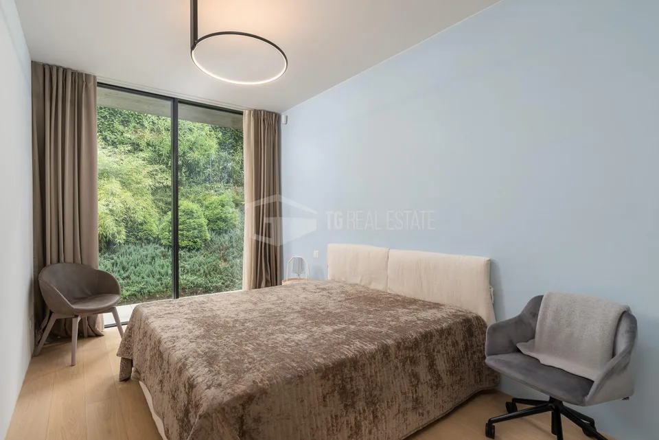 ELEGANT MODERN VILLA SURROUNDED BY GREENERY – photo 15 of 15
