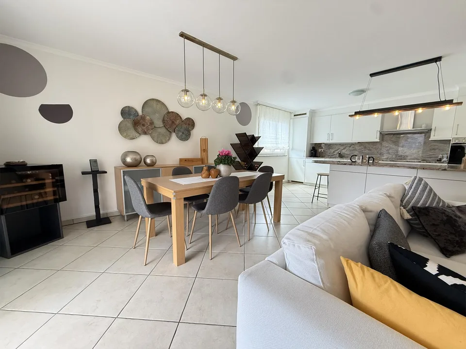 Appartamento luminoso e moderno di 4,5 stanze al sesto piano – photo 2 sur 9