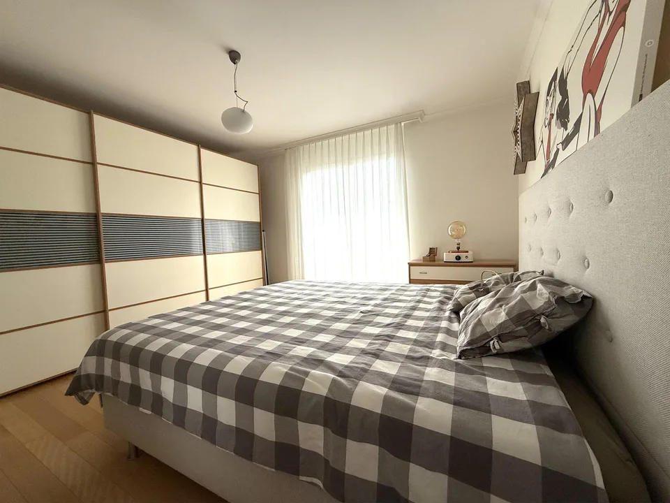 Appartamento luminoso e moderno di 4,5 stanze al sesto piano – photo 5 sur 9