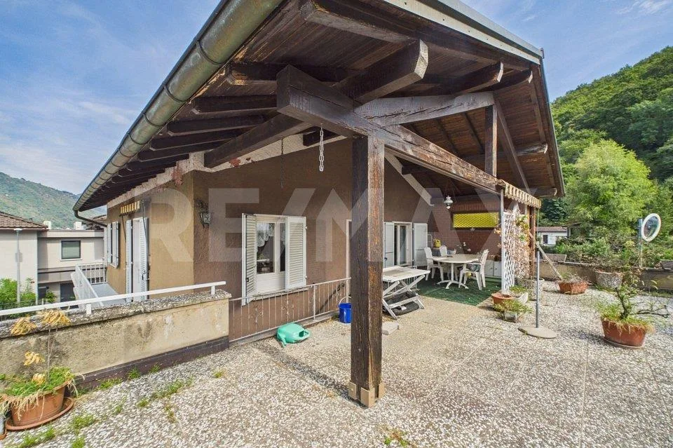 Una proprietà dalle molteplici possibilità a Brusino Arsizio – Foto 3 von 13
