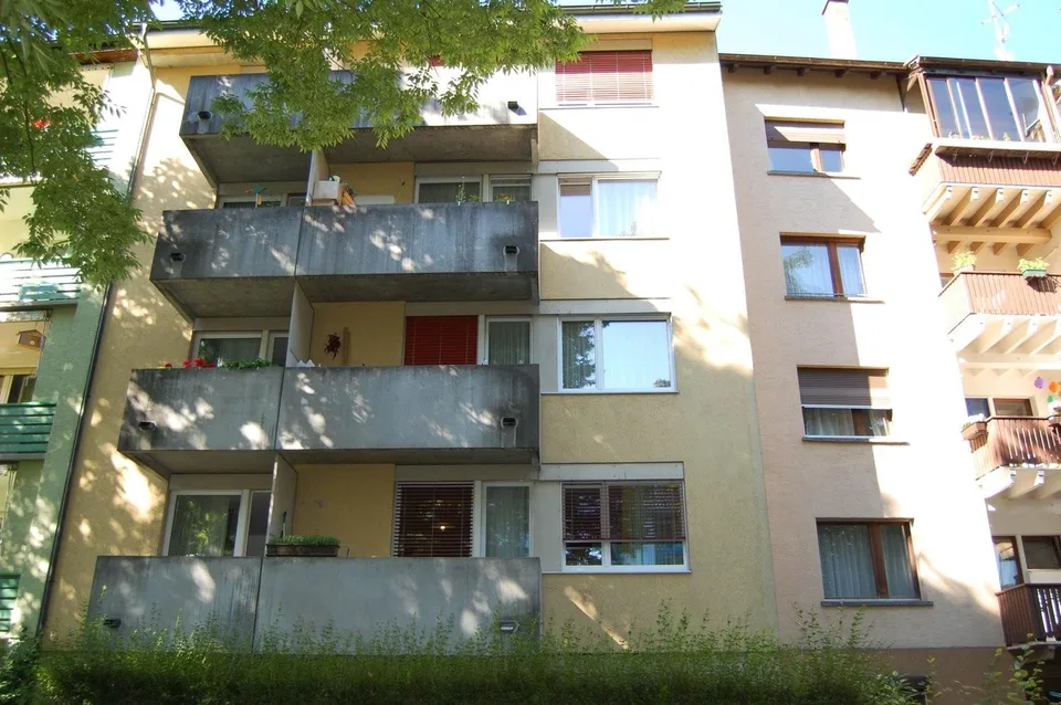 Bel appartement 2 pièces dans le quartier de Lehenmatt – photo 2 sur 8