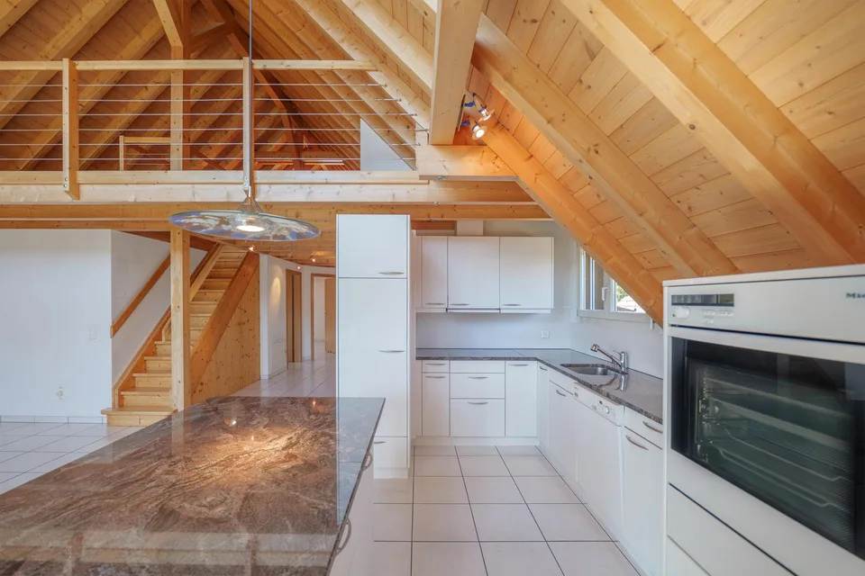 3.5-Zimmer-Maisonette mit 144 m², Galerie und viel Potenzial – photo 3 sur 21