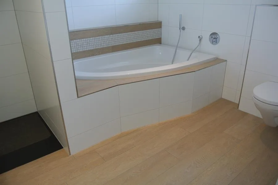 4.5-ZI-Parterre-Wohnungen - gedeckter Sitzplatz mit Grünfläche – photo 8 sur 11