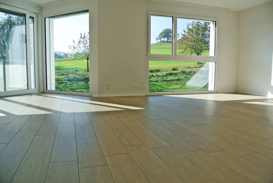 4.5-ZI-Parterre-Wohnungen - gedeckter Sitzplatz mit Grünfläche – photo 5 sur 11