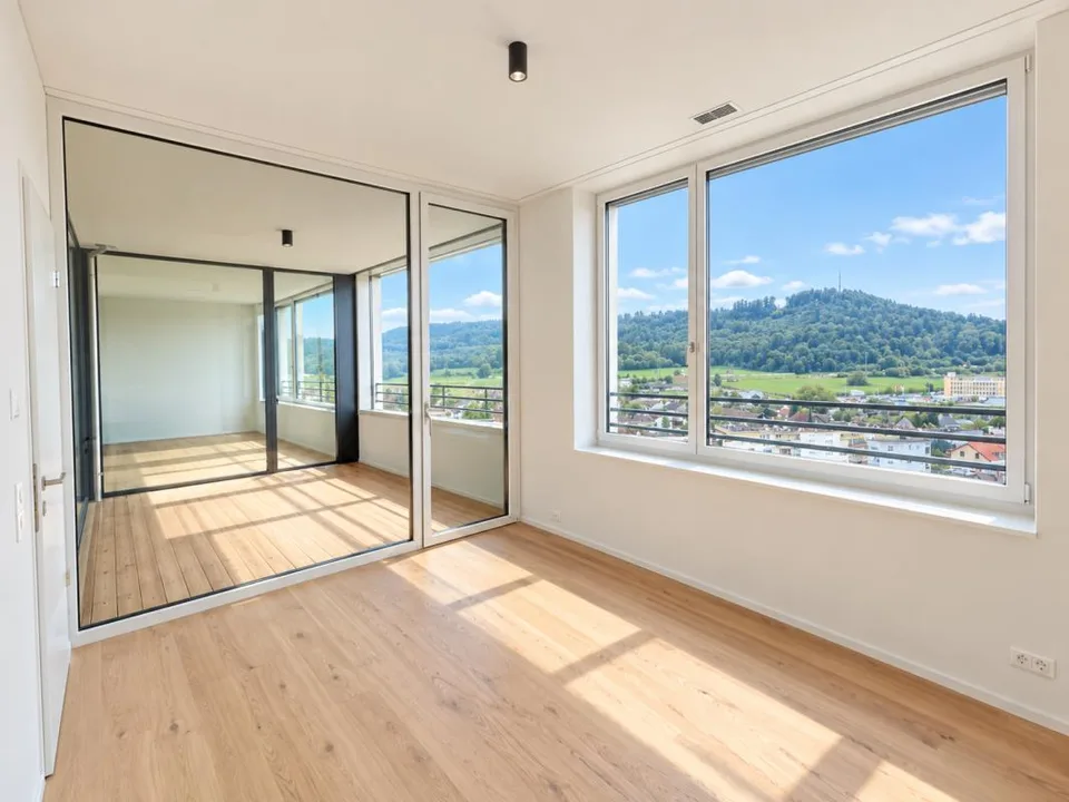 Einmalige 4.5-Zimmerwohnung im 9. Obergeschoss mit Weitblick über d... – Foto 2 von 11
