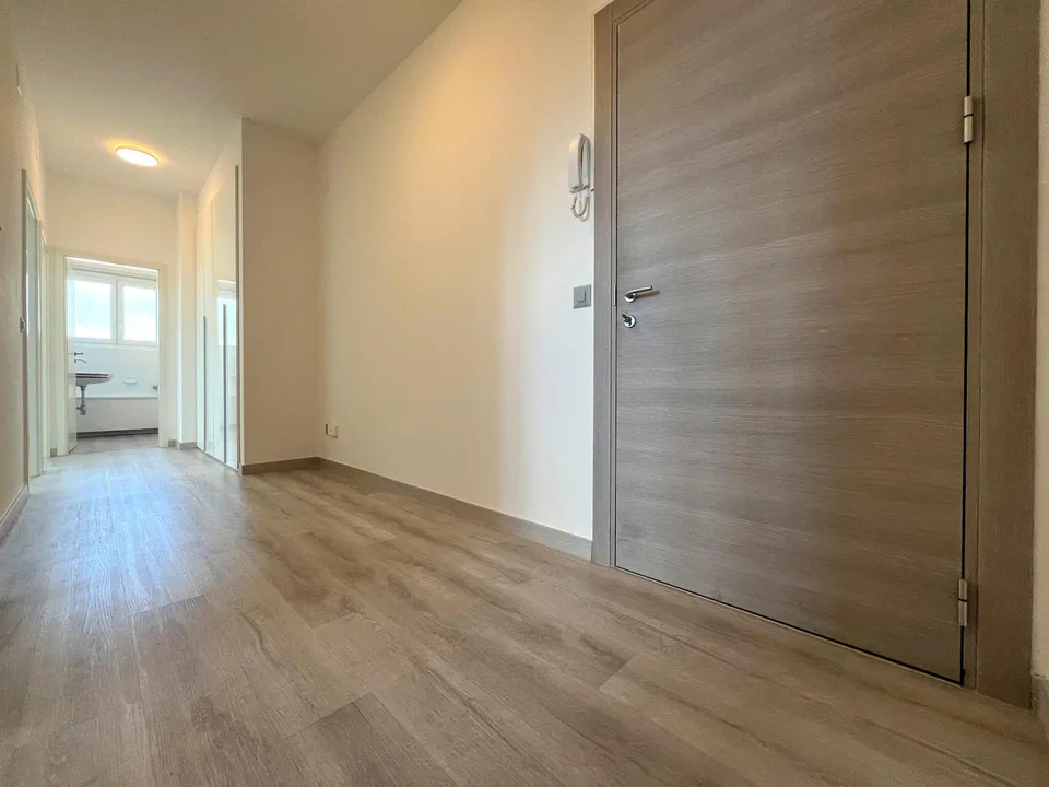 Bis zu 2 Monate kostenlos - 3.5 Zimmer vollständig renoviert in Chiasso – Foto 3 von 8