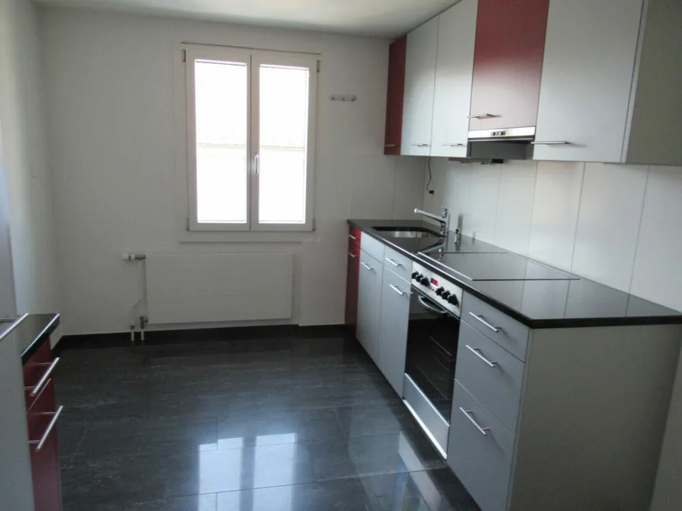 zentrale & charmante 3.5 Zimmerwohnung – Foto 2 von 8