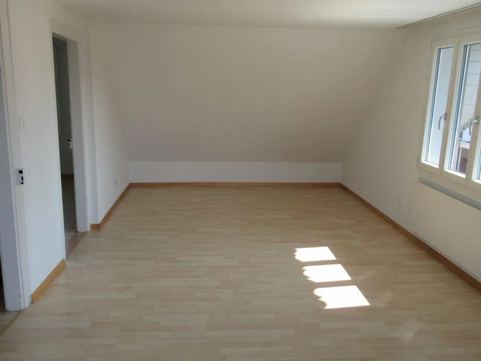 zentrale & charmante 3.5 Zimmerwohnung – Foto 4 von 8