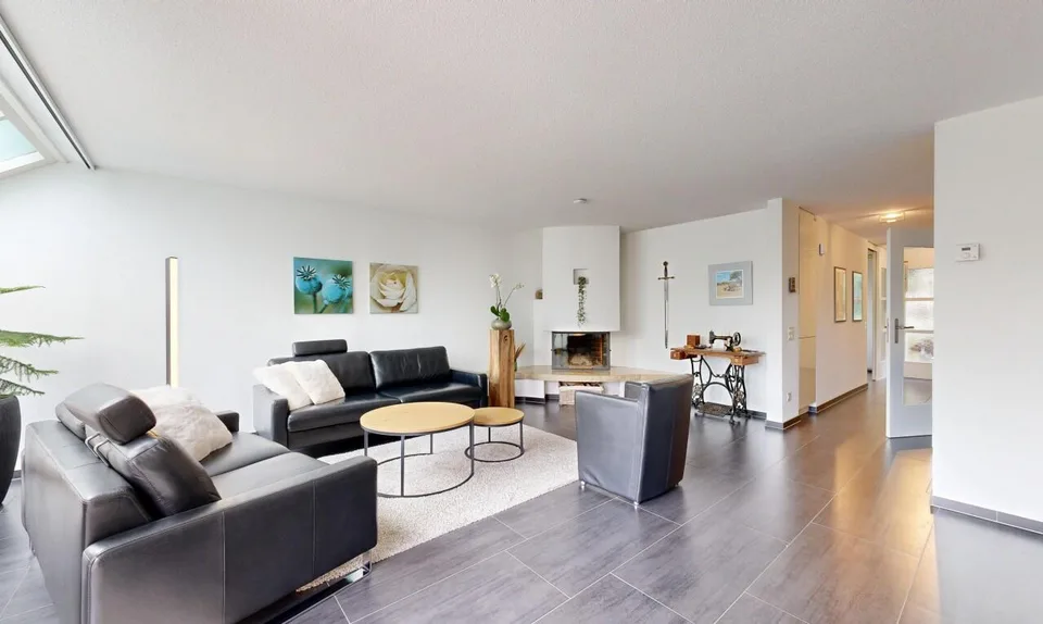 Ampia casa a schiera di 5,5 locali con molto spazio a Birrhard – foto 3 di 11