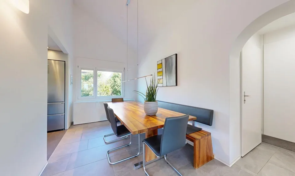Stilvolle 4.5-Zimmer-Wohnung mit Ausbaupotenzial – Foto 4 von 13