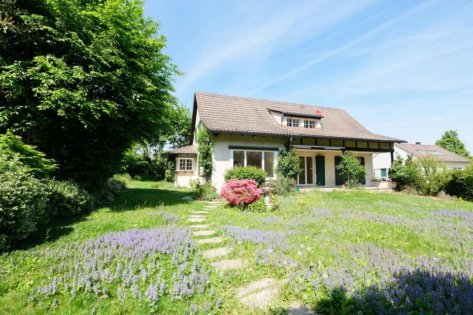 Viel Platz auf Zeit - 7.5-Zimmer-Haus mit grossem Garten in Bottmingen – photo 14 sur 14
