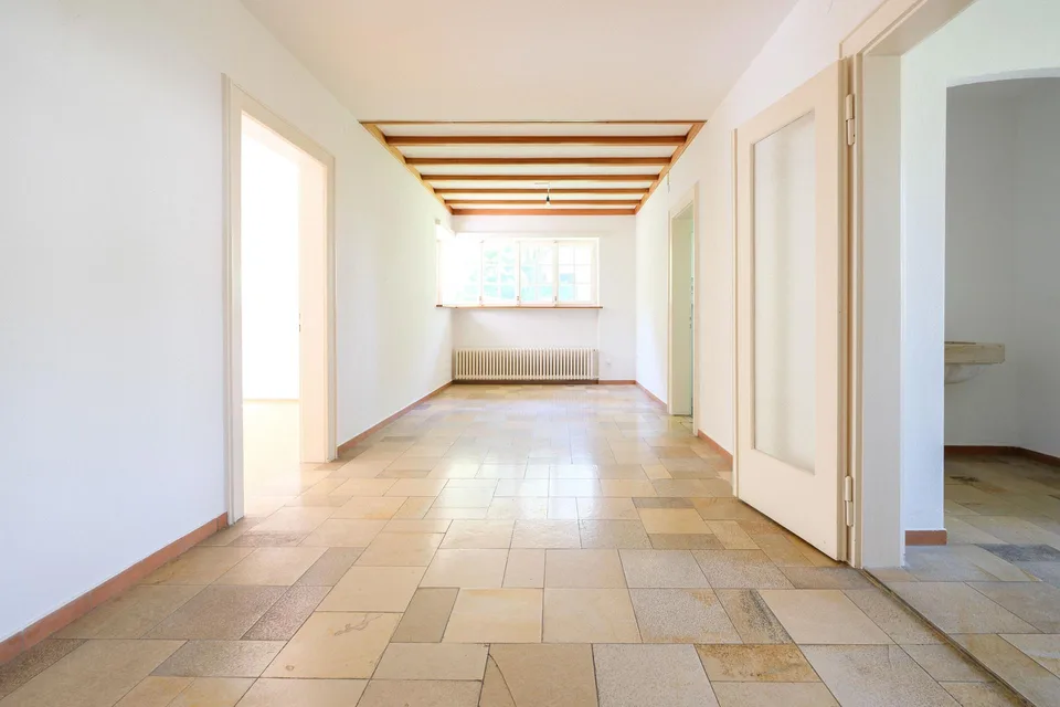 Viel Platz auf Zeit - 7.5-Zimmer-Haus mit grossem Garten in Bottmingen – photo 3 sur 14
