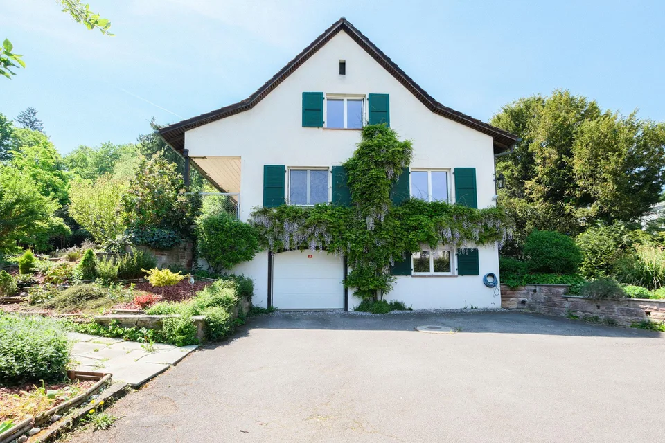 Viel Platz auf Zeit - 7.5-Zimmer-Haus mit grossem Garten in Bottmingen – photo 13 sur 14