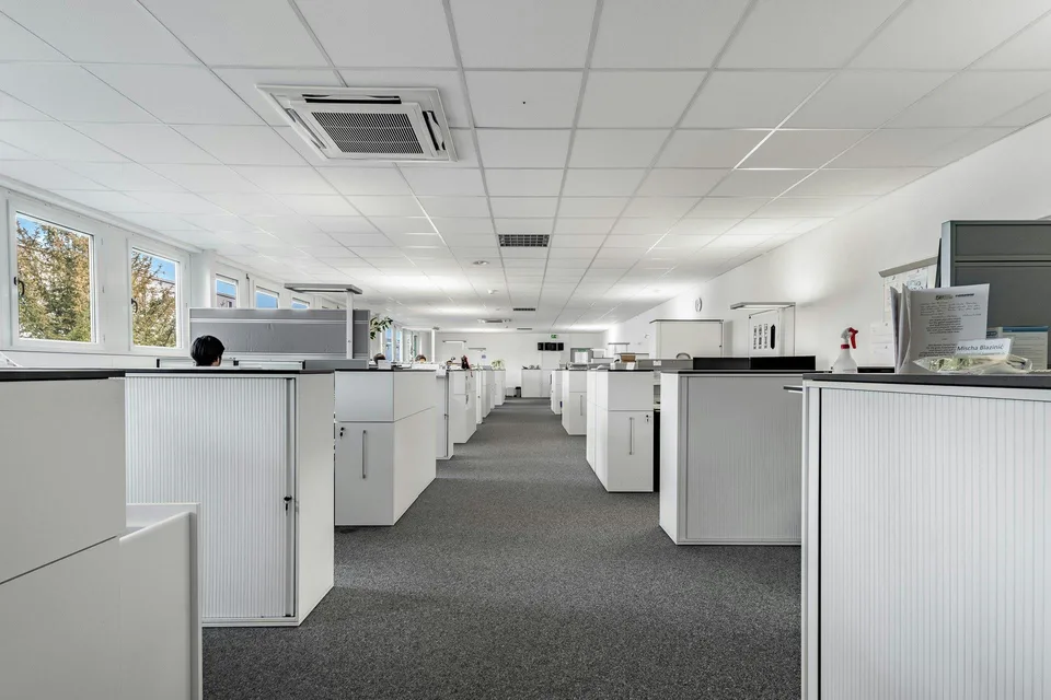 1'010 m² klimatisierte Büroflächen - ideal für Verwaltung, Entwickl... – Foto 5 von 8